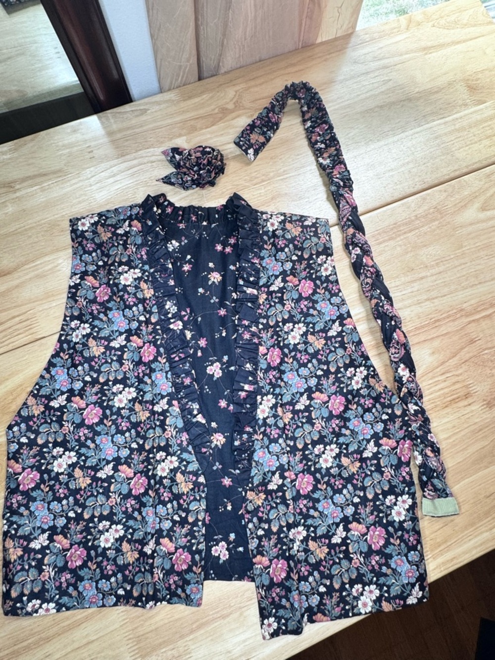 Handmade 3-Piece Black Floral Vest Rose
Brooch & Matching Belt Boho Cottagecore